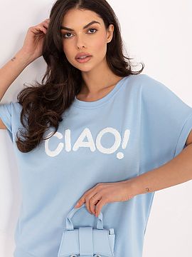 Bluzka Rue Paris  Everyday blouse with a universal character, which will work great in many stylizations. The model stands out with a contrasting inscription 