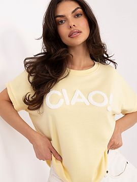 Bluzka Rue Paris  A daily blouse with a universal character, which will work great in many stylizations. The model stands out with a contrasting inscription o