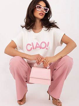 Bluzka Rue Paris  A daily blouse with a universal character that will work well in many stylizations. The model stands out with a contrasting inscription on t