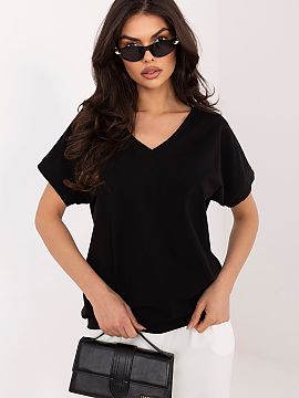 Bluzka Rue Paris  Universal blouse with a casual character, which will work perfectly both for everyday wear and for work. The smooth cut gives it a timeless 