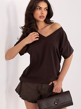 Bluzka Rue Paris  Universal blouse with a casual character, which will work perfectly both for everyday wear and for work. The smooth cut gives it a timeless 
