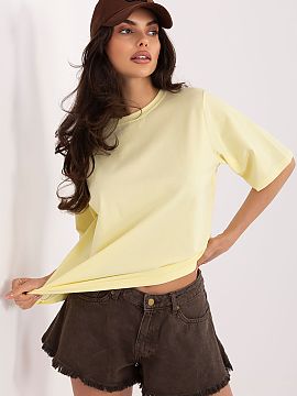 T-shirt Rue Paris  Women\'s basic t-shirt with a casual character is an indispensable element of everyday wardrobe. The smooth cut makes it extremely versatile