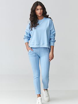 Complete Makadamia  Stylish women\'s tracksuit set is the perfect combination of comfort and modern design. The set consists of a loose oversized hoodie with a 