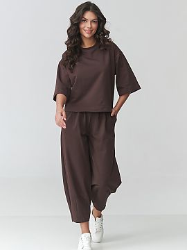 Set Makadamia  Stylish women\'s tracksuit set is the perfect choice for women who value comfort and a fashionable look in their everyday stylizations. The 