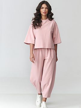 Set Makadamia  Stylish women\'s tracksuit set is the perfect choice for women who appreciate comfort and a fashionable look in their everyday styling. The 