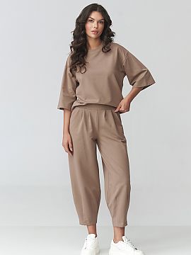 Set Makadamia  Stylish women\'s tracksuit set is the perfect choice for women who appreciate comfort and a fashionable look in their everyday stylings. The