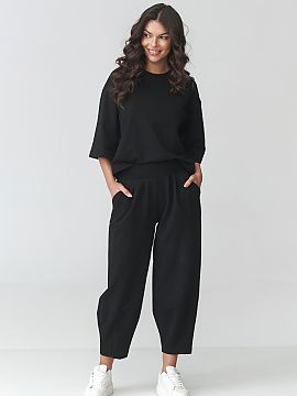 Complete Makadamia  Stylish women\'s tracksuit set is a perfect choice for women who appreciate comfort and a fashionable look in their everyday stylings. The s