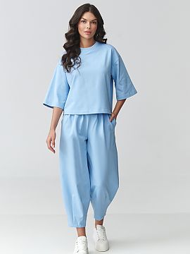 Complete Makadamia  Stylish women\'s tracksuit set is the perfect choice for women who appreciate comfort and a fashionable look in their everyday stylizations.