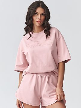 Complete Makadamia  Stylish women\'s set with shorts is the perfect choice for women who value comfort and modern, minimalist style. The set consists of a loose