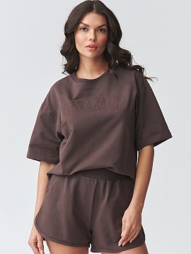 Complete Makadamia  Stylish women\'s set with shorts is the perfect choice for women who value comfort and modern, minimalist style. The set consists of a loose