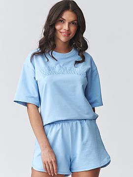Complete Makadamia  Stylish women\'s set with shorts is the perfect choice for women who appreciate comfort and modern, minimalist style. The set consists of a 