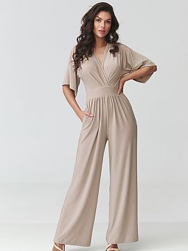 Suit Makadamia  Stylish women\'s jumpsuit is the perfect choice for women who appreciate elegance, comfort, and timeless style. The model stands out with a 