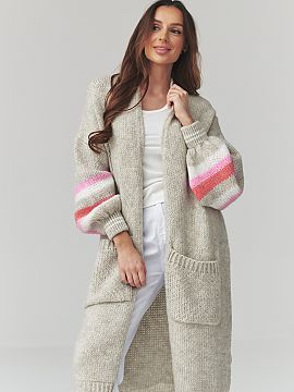 Cardigan Makadamia  The long women\'s sweater is the perfect choice for women who appreciate comfort and style in their everyday outfits. The cardigan-style mod