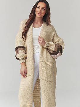 Cardigan Makadamia  A long women\'s sweater is the perfect choice for women who appreciate comfort and style in their everyday outfits. The cardigan-style model