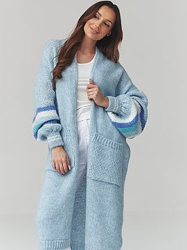 Cardigan Makadamia  A long women\'s sweater is the perfect choice for women who value comfort and style in their everyday outfits. The cardigan-style model stan