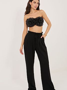 Sweatpants Rue Paris  Sweatpants with a straight leg are a combination of comfort and modern style, perfect for everyday wear. The high-waisted model with pleatin