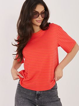 T-shirt Rue Paris  Women\'s striped T-shirt is a classic proposal in a casual style, perfect for everyday wear. The timeless pattern gives it a universal chara