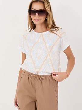 Bluzka Relevance  A women\'s everyday blouse is a comfortable and stylish proposition for various occasions. Made of a pleasant to the touch blend of cotton a
