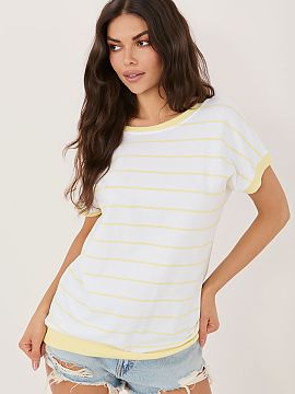 Bluzka Relevance  A blouse with a casual character is a stylish and comfortable choice for both everyday wear and work. Made of high-quality cotton and elasta