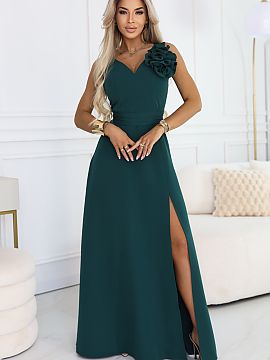 Long gown Numoco  When you plan a special evening, opt for a green dress that looks beautiful in motion and fits nicely on the silhouette. This evening dress 