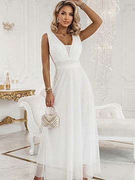 Long gown Numoco  Imagine an evening when you enter the room and everything falls into place as it should. The light movement of the material with every step,