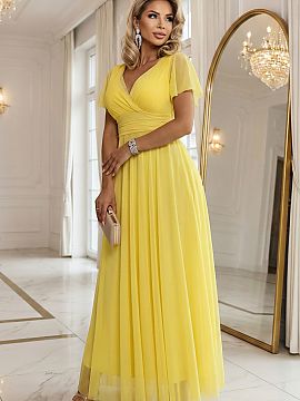 Long gown Numoco  There is a color that does not need any additions, because it makes an effect on its own. Lemon Limoncello brightens the skin, attracts atte