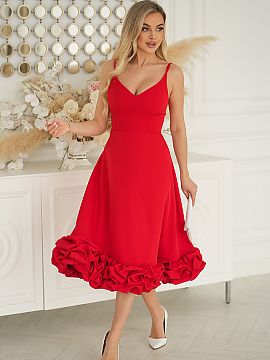 Cocktail dress Bicotone  Elegant midi dress fastened with a concealed zipper. The fitted top with a sweetheart neckline and double thin straps beautifully accentuate