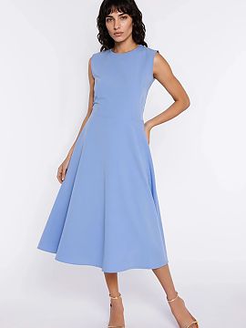 day dress Nife  An elegant dress with a feminine cut that beautifully accentuates the silhouette. The fitted top subtly shapes the figure, while the trapezo