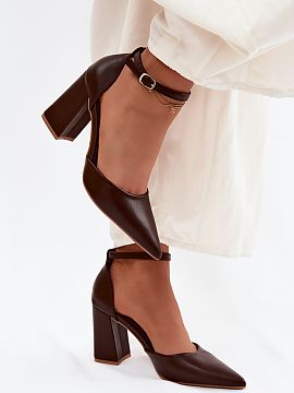 Block heel pumps Step in style  Women\'s pumps made of faux leather on a post are an elegant and versatile proposal that will work perfectly in many stylizations. The class