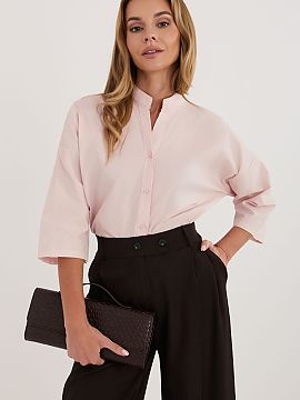 Women's shirt Factory Price  A women\'s shirt with a classic cut is an elegant and versatile proposition, perfect for everyday wear as well as for work. Its smooth patte