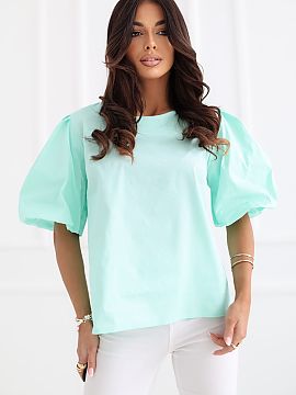 Bluzka Italy Moda  Elegant blouse with a universal character is a stylish proposal perfect for everyday wear, work, and more formal occasions. Its smooth patte