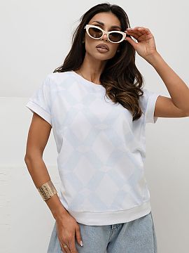 Bluzka Relevance  A women\'s everyday blouse is a comfortable and stylish option for various occasions. Made of a pleasant to the touch blend of cotton and el