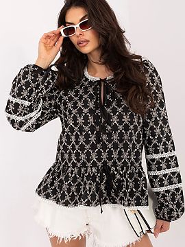 Bluzka Lakerta  An elegant blouse with a distinctly feminine character is a perfect choice for everyday wear, work, and more formal occasions. Made of high-