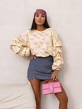sweatshirt LaBalancia  REMY print Yellow flowers sweatshirt is a proposal for people who appreciate the combination of comfort and subtle design. Made of high-qual
