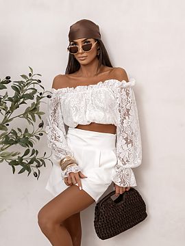 Bluzka LaBalancia  The Spanish blouse MIA with ecru lace is a proposal for women who appreciate the combination of delicacy and elegance. Made of high-quality 