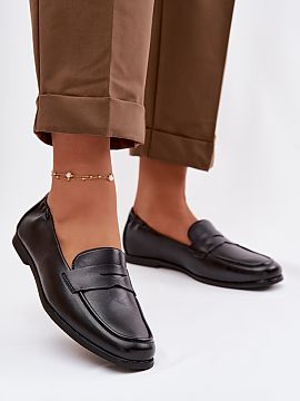 Moccasins Step in style  Women\'s moccasins made of natural leather by the Vinceza brand are an elegant and comfortable model perfect for everyday wear. The suede up