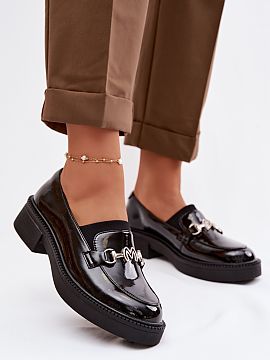 Moccasins Step in style  Women\'s moccasins made of natural leather by the Vinceza brand are a stylish proposal combining elegance with comfort. The leather upper en