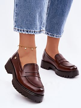 Moccasins Step in style  Women\'s moccasins made of natural leather from the Vinceza brand are a stylish combination of classic with a modern accent. High-quality na
