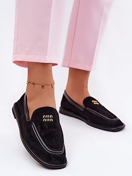 Moccasins Step in style  Women\'s moccasins made of eco suede from the Vinceza brand are a stylish and comfortable option for everyday wear. The soft material pleasa