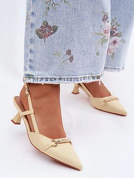 Heel sandals Step in style  Elegant women\'s sandals made of high-quality eco leather are the perfect choice for women who appreciate style and subtle femininity. The m