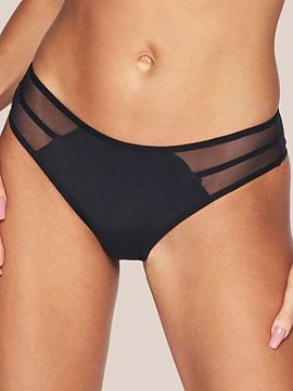 T-backs Kinga  Discover the exclusive Onyx S-427/1 string, which combines delicacy with comfort and a modern approach to lingerie. The model is made of tul