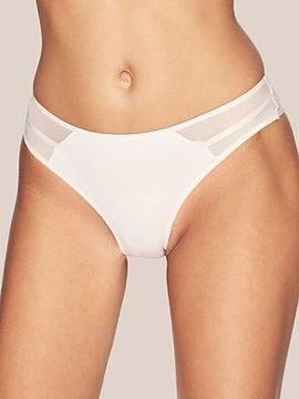 T-backs Kinga  Discover the exclusive Onyx S-427/1 string that combines delicacy of workmanship with comfort and a modern approach to lingerie. The model i