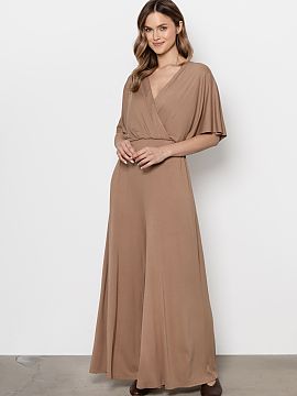 Suit awama  This model is a proposal that combines modern aesthetics with the highest comfort of everyday use. The stylish design has been created to so