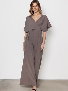 Suit awama  Elegant jumpsuit with a modern cut that combines comfort with refined style. The top has a wrap neckline subtly emphasizing the silhouette a
