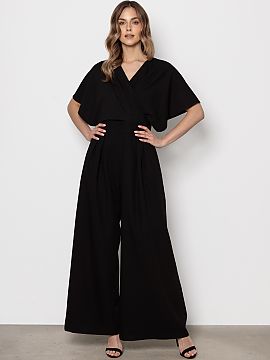 Suit awama  Elegant jumpsuit with a modern cut, which combines comfort with sophisticated style. The top has a wrap neckline subtly emphasizing the silh