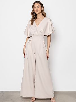 Suit awama  Elegant jumpsuit with a modern cut that combines comfort with refined style. The top has a wrap neckline subtly emphasizing the silhouette a