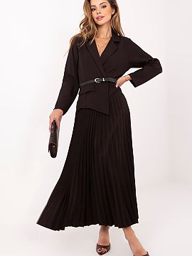 day dress Rue Paris  An elegant maxi dress with a flared cut, perfect for both work and formal occasions. The top in a sailor style with a classic collar and but