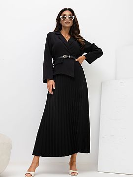 day dress Rue Paris  An elegant maxi dress with a flared silhouette, perfect for both work and formal occasions. The top in a sailor style with a classic collar 