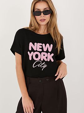 Bluzka Rue Paris  Everyday blouse is a comfortable and stylish proposition, perfect for everyday wear. Made of a pleasant to the touch blend of viscose with e