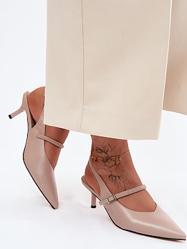 Heeled pumps Step in style  